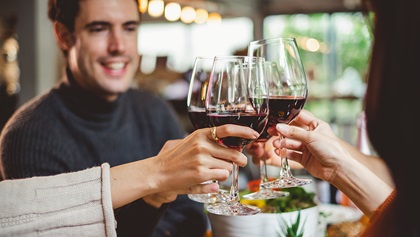 Friends cheersing their glasses of wine