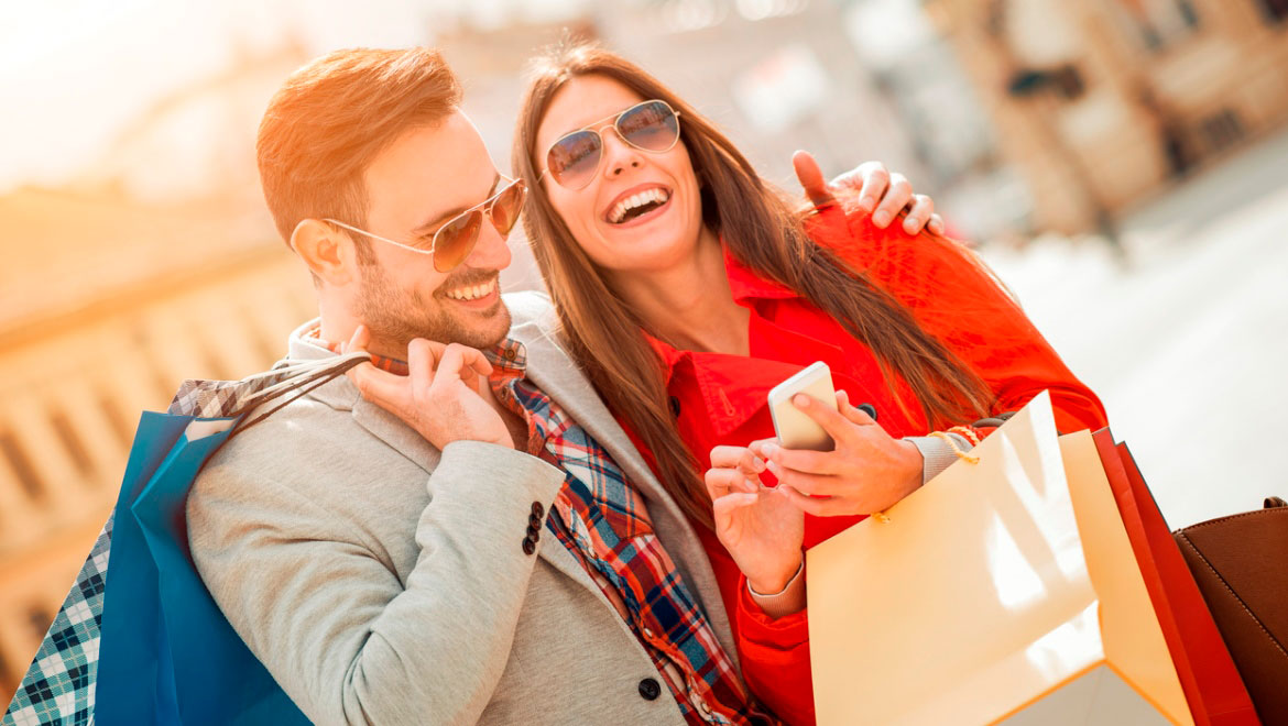 couple shopping