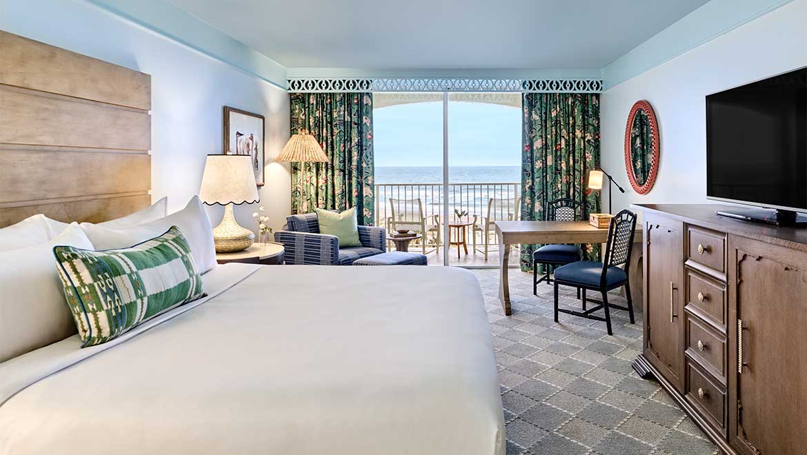 Guest room with king bed