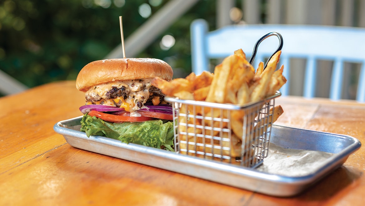 Burger at Falcon's Nest
