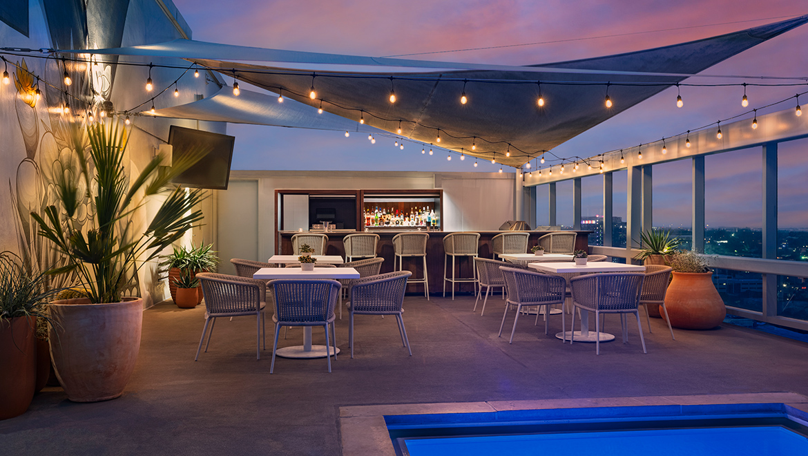 Pool Bar - Omni Austin Hotel Downtown