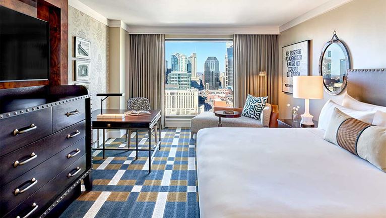 Guest room with king bed