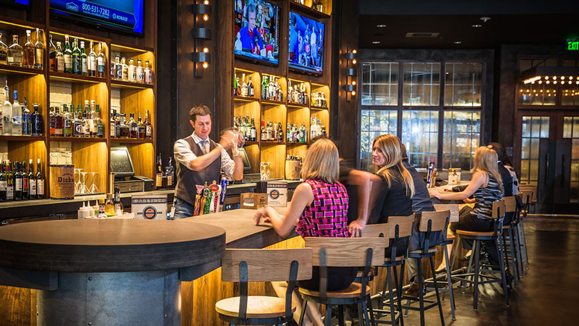 Bartender at Barlines making drinks