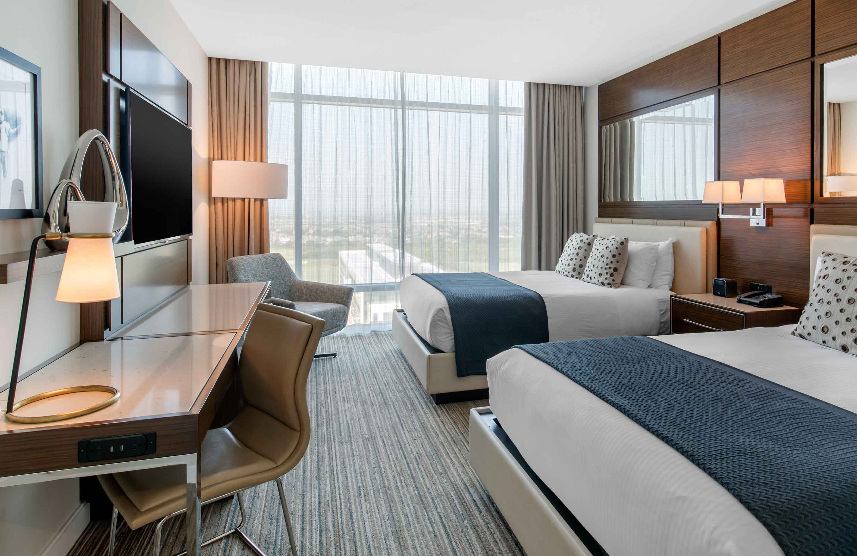 Queen room with view.