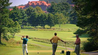 People golfing