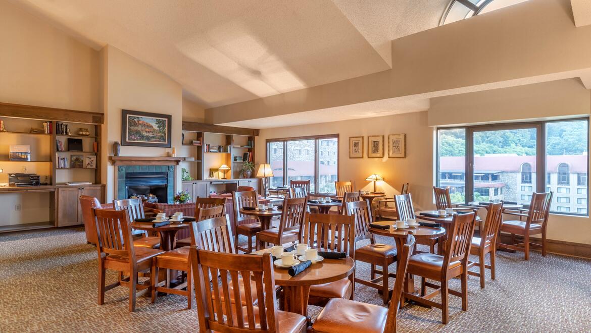 Club Floor Lounge - Omni Grove Park Inn