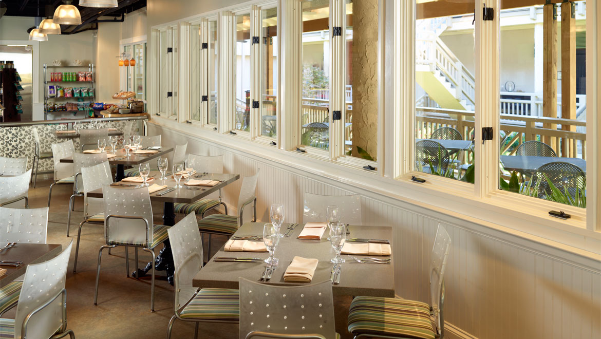 Palmetto Market restaurant seating