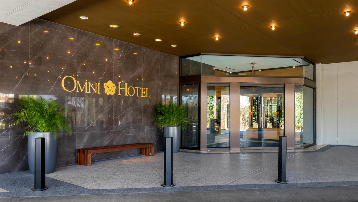 Omni Houston exterior porte cochere