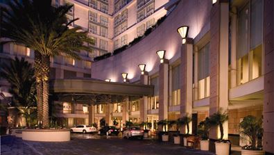 Los Angeles Hotel front exterior view at night