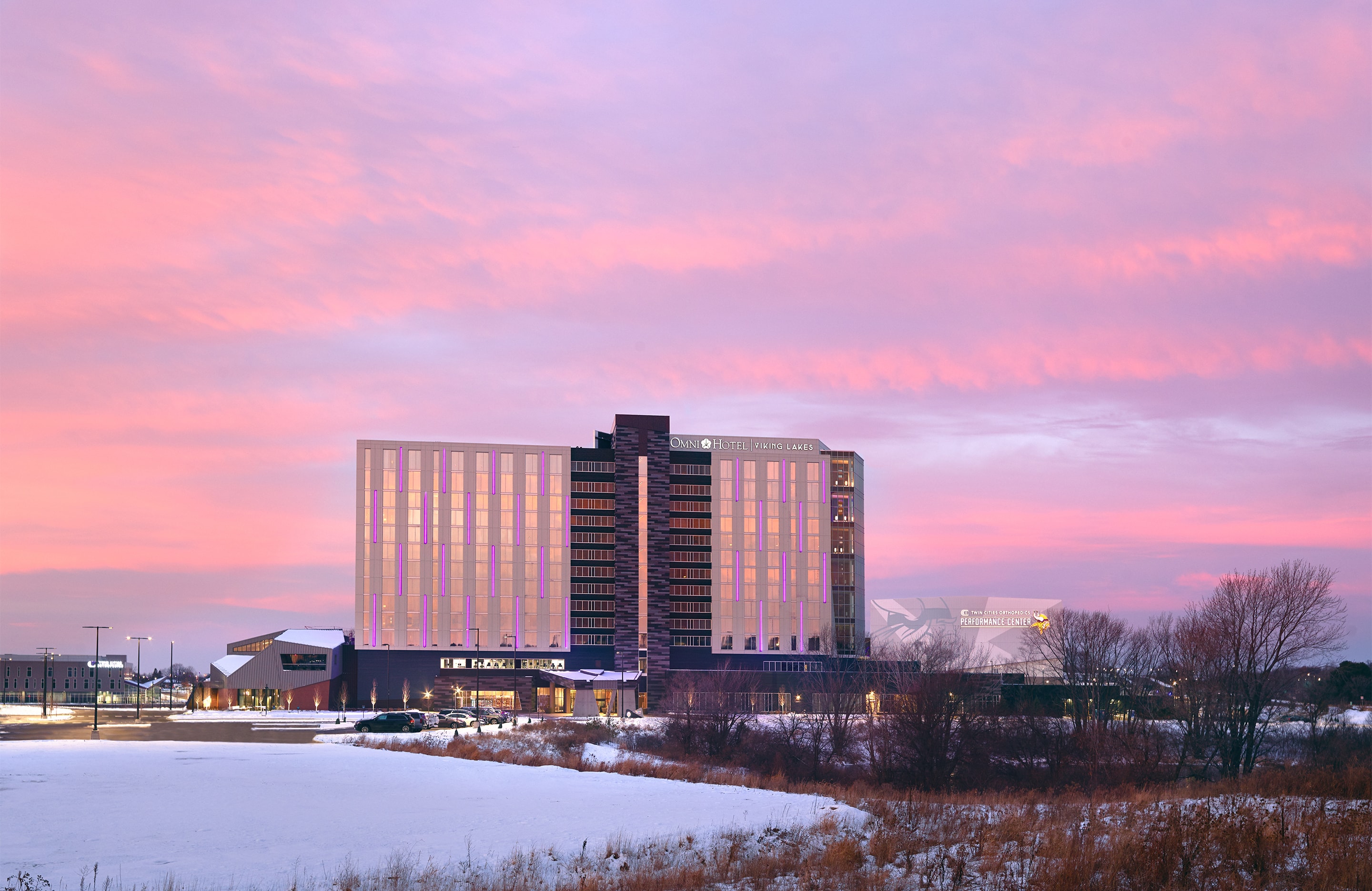 Omni Viking Lakes Hotel Exterior