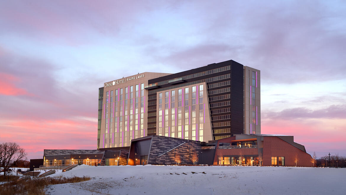 Omni Viking Lakes hotel exterior