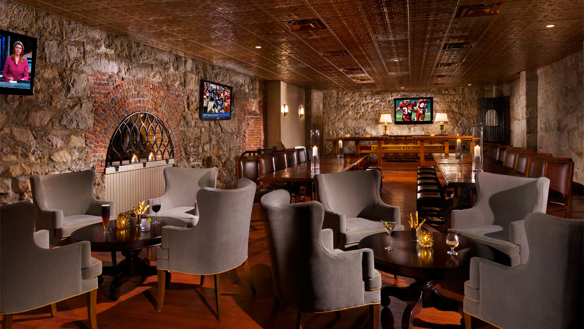 Cave bar, Mount Washington