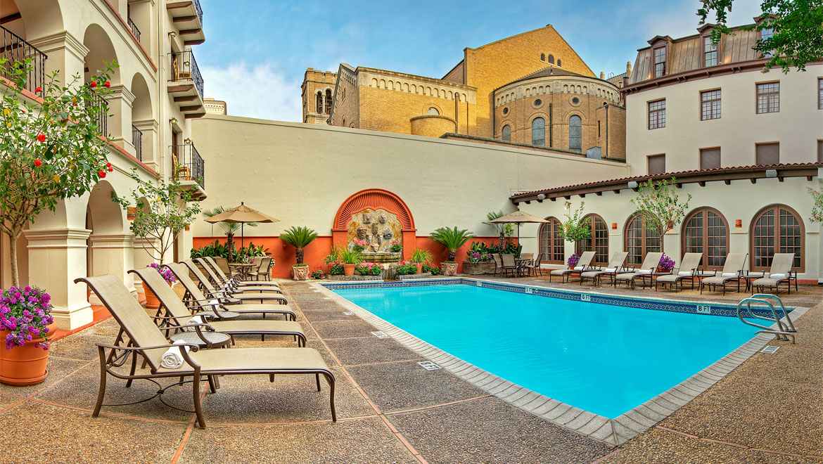 Pool during the day and lounge chairs La Mansion 