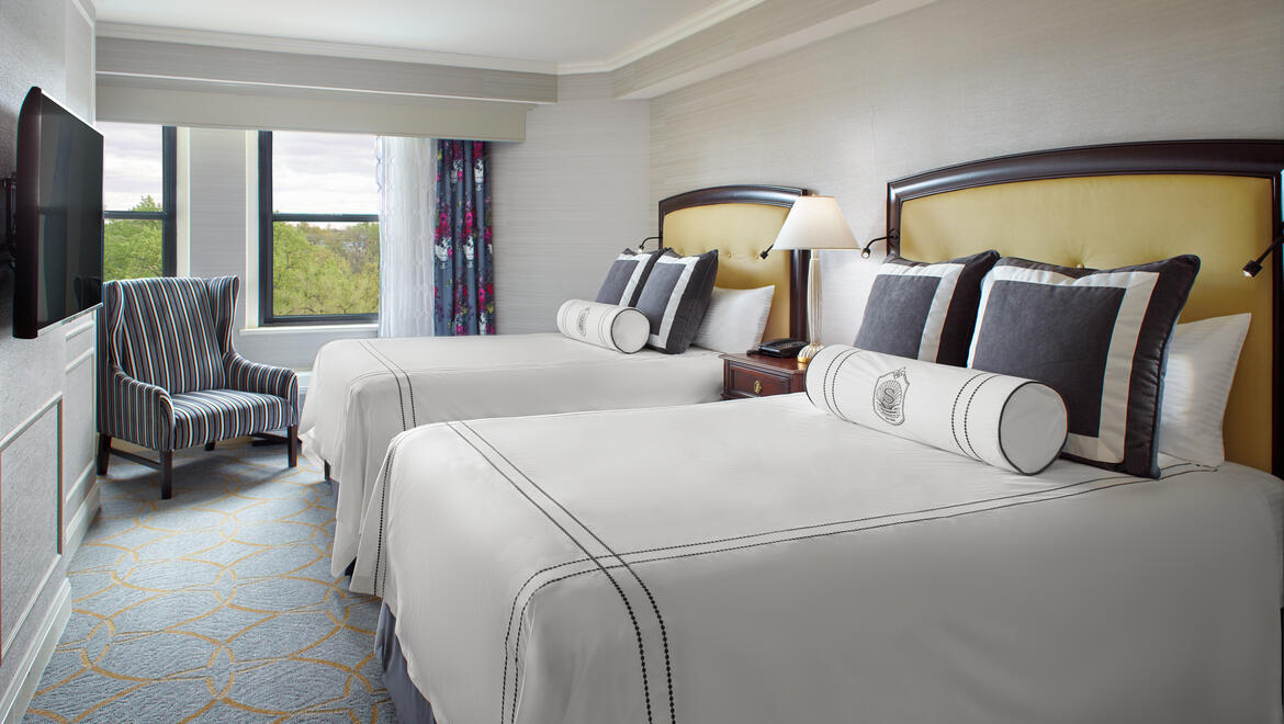 Classic Queen Suite Guest Room