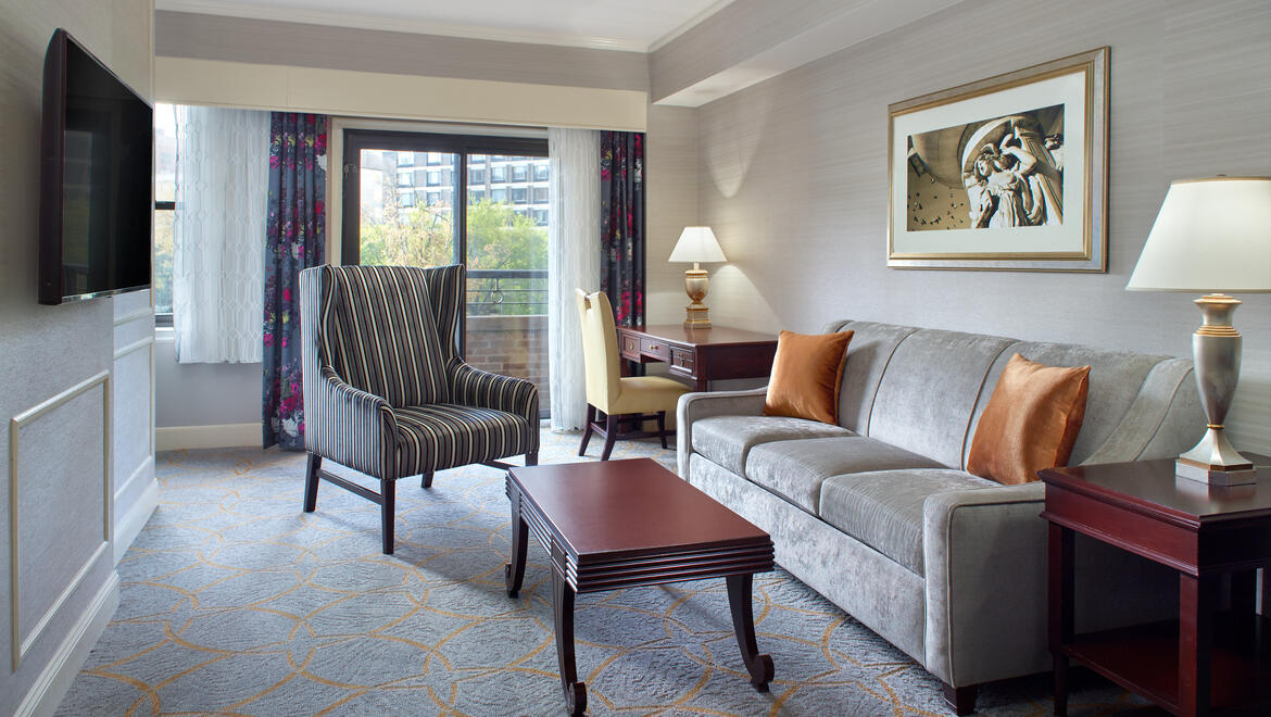 Premier Queen Suite Living Room